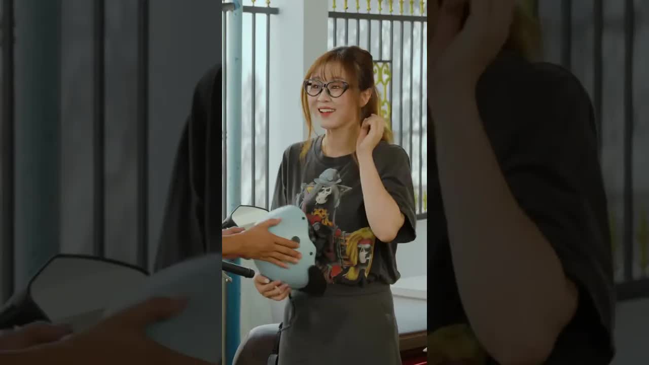 Thái Nhọ Bị Gà Chửi Và Mắng Yêu