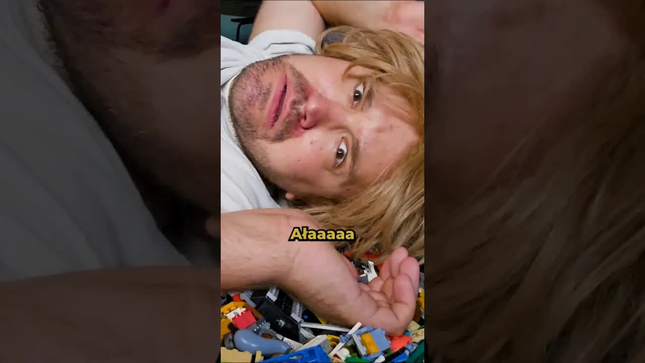 Rodzeństwo kłócące się o zabawki