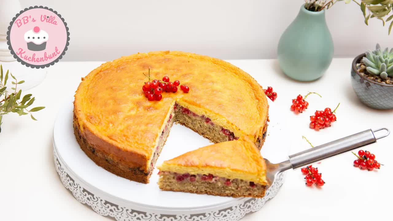 Johannisbeerkuchen mit Crème fraîche-Haube