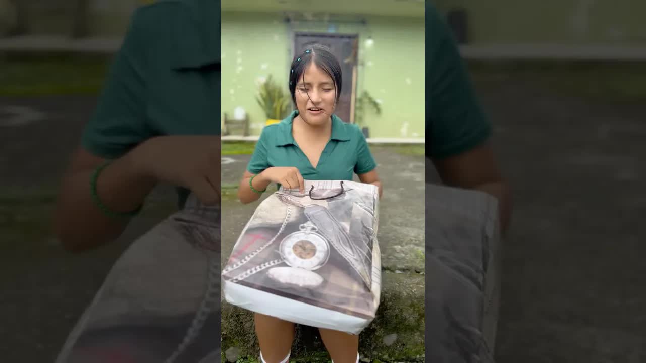 Daniela elige un regalo sorpresa