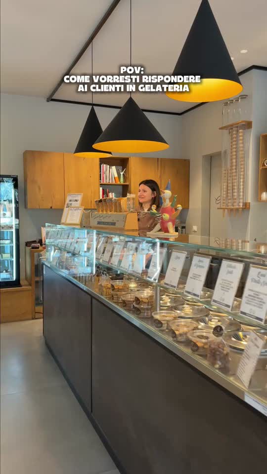 Dialoghi ironici in gelateria: clienti e risposte sincere