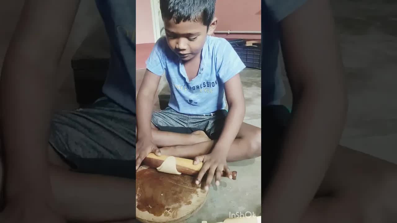 বৃষ্টির দিনে ছোট শেফের পরোটা বানানোর অভিজ্ঞতা
