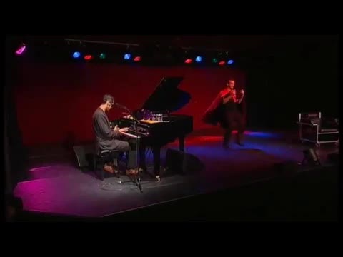 satirische Halleluja-Predigt über positives Denken und Konsum