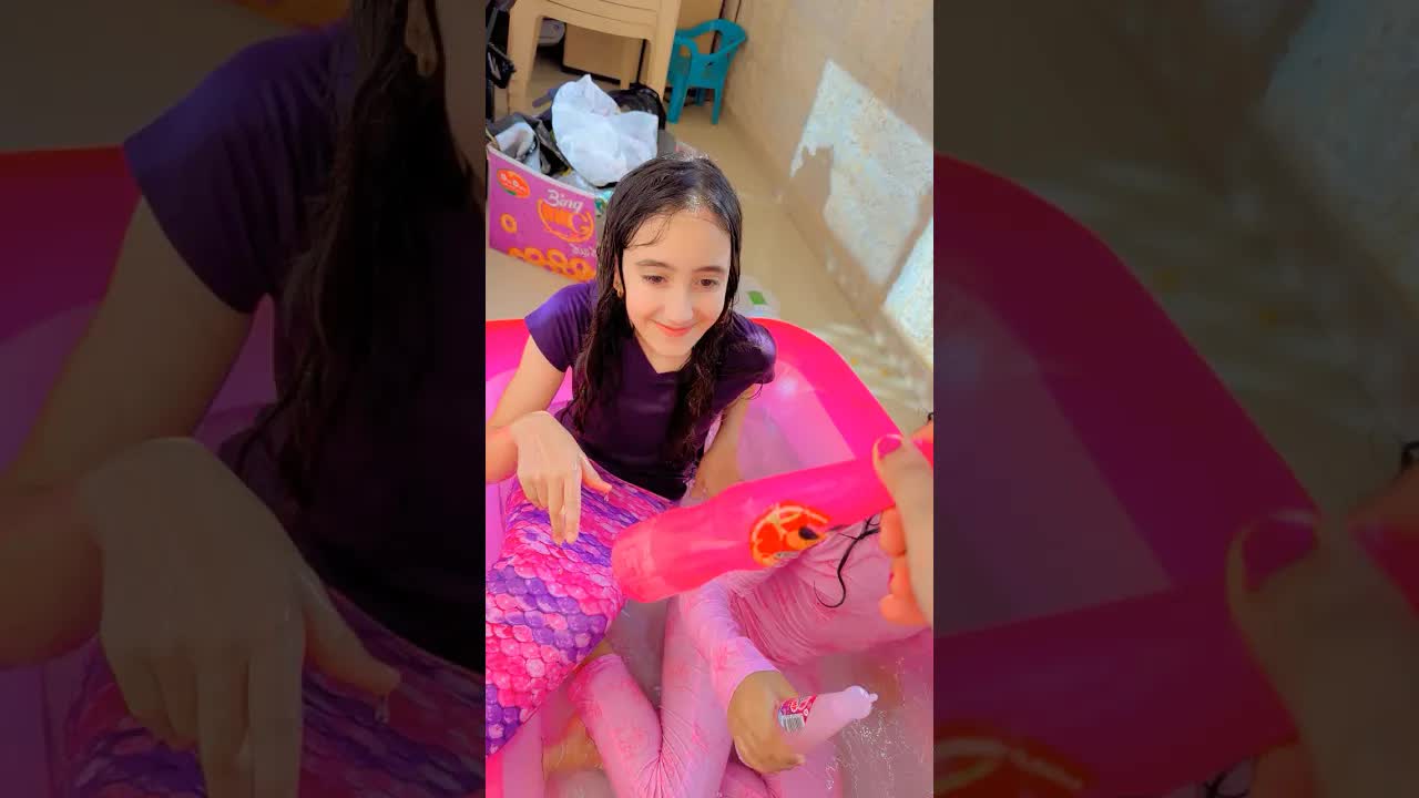 عندنا حورية، خذي عصيرك بلون ملابسك