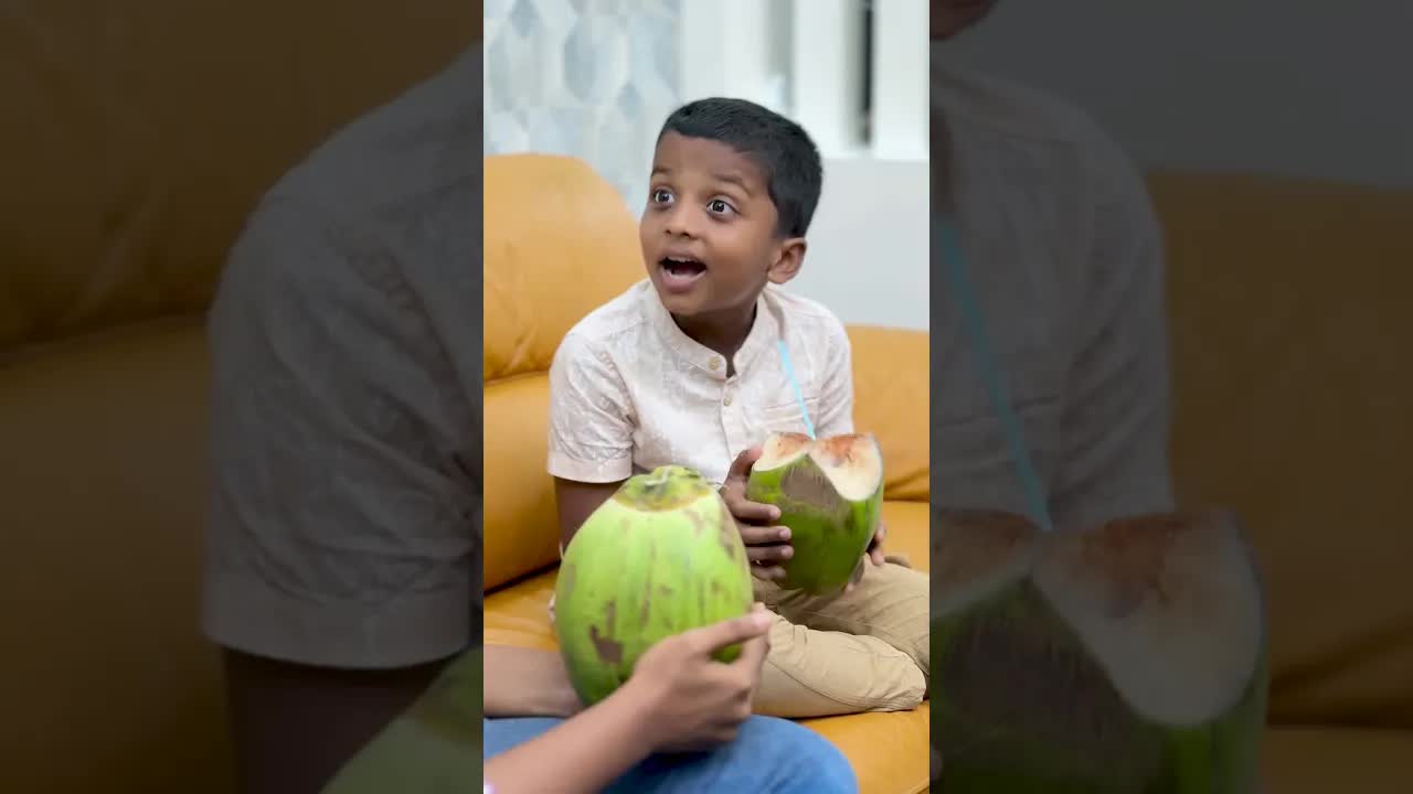 கோக்கோநட் ஓபனர் கொண்டு இளநீர் எளிதாக திறக்க