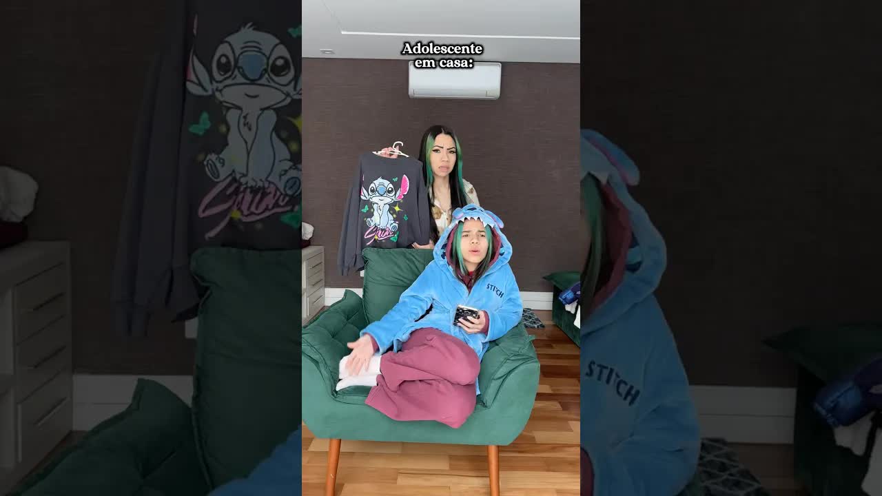 Discussão entre mãe e filha sobre roupas e fome
