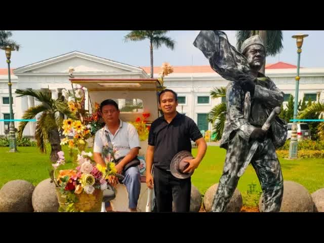 Jalan-jalan siang hari di Kota Tua Batavia