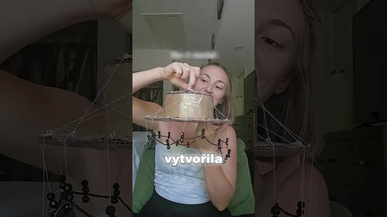 Holka vytvořila umělecký klobouk inspirovaný Rubenem Margolinem