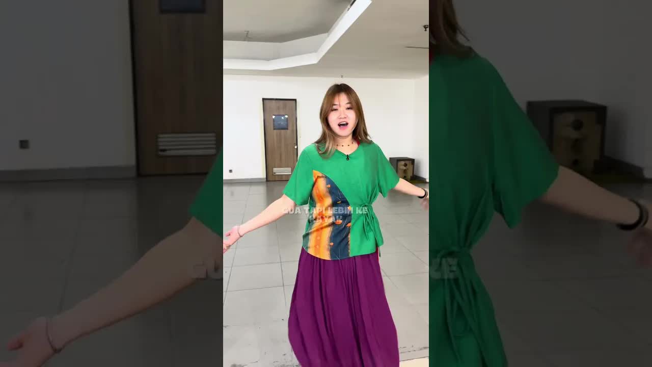 Pose Outfit Bareng Jess: Mirip Terong atau Cakep?