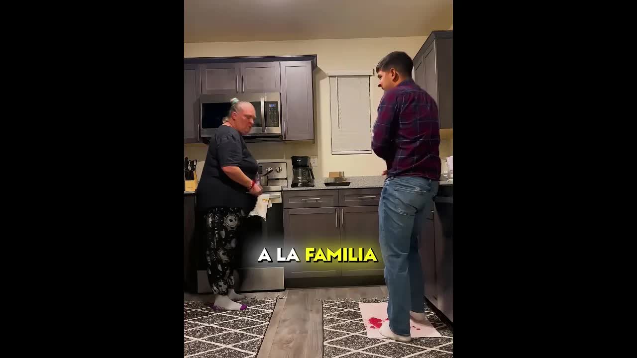 Una alfombra que simula sangre al pisarla