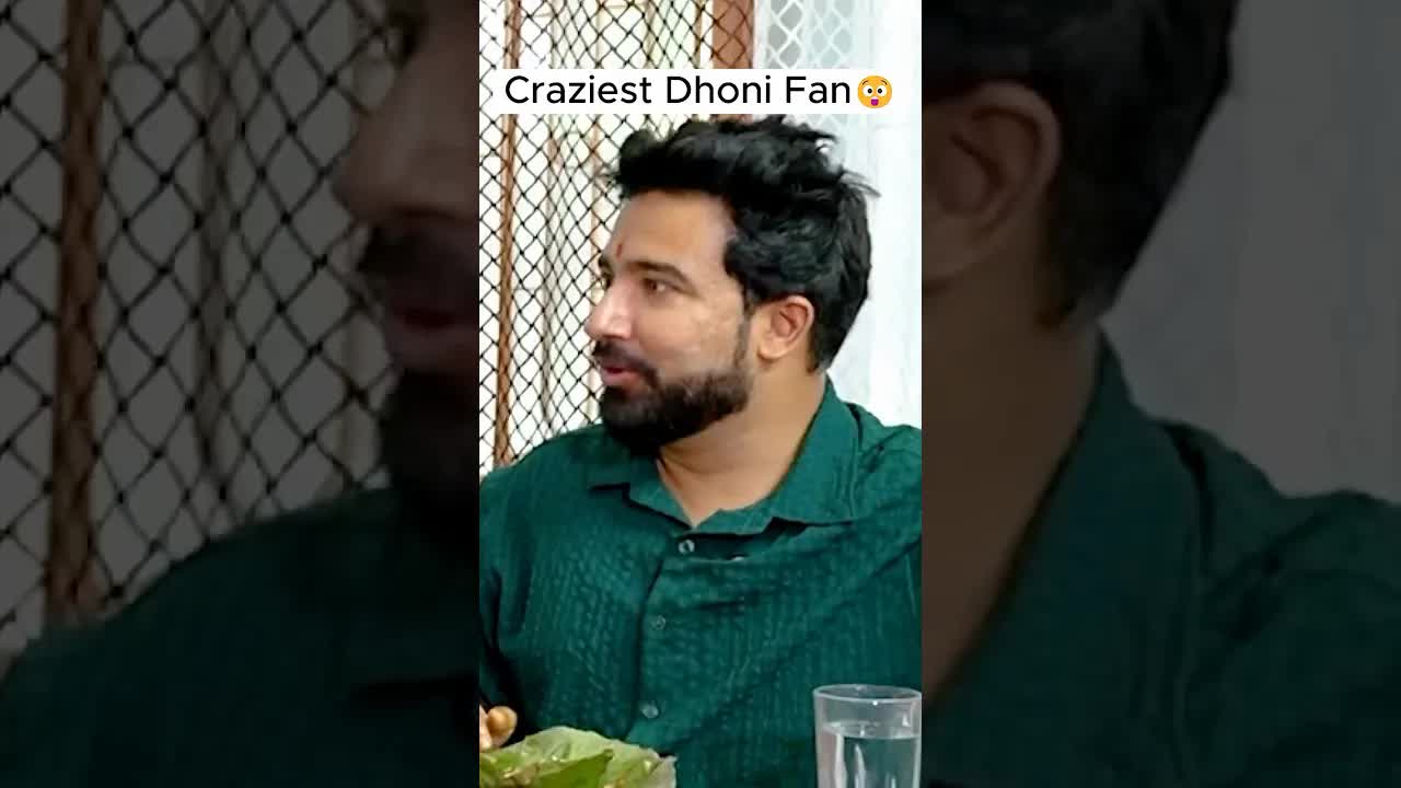 MS धोनी के जन्मदिन पर केक कटवाया