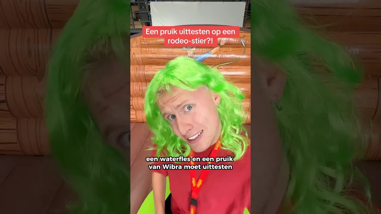 Een pruik en fles testen op een rodeostier