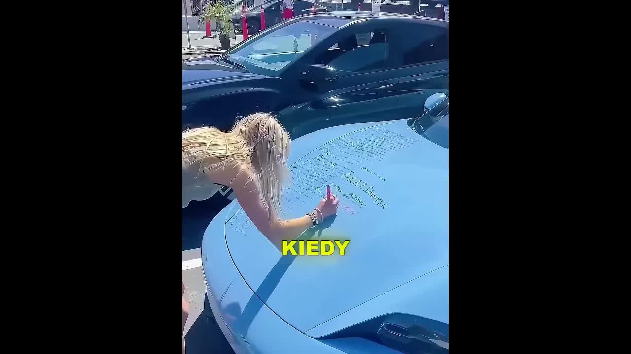 Imiona subskrybentów na samochodzie blogera