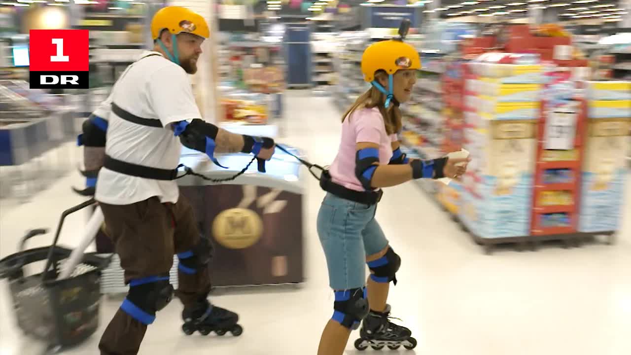 Køb ind på rulleskøjter i supermarkedet