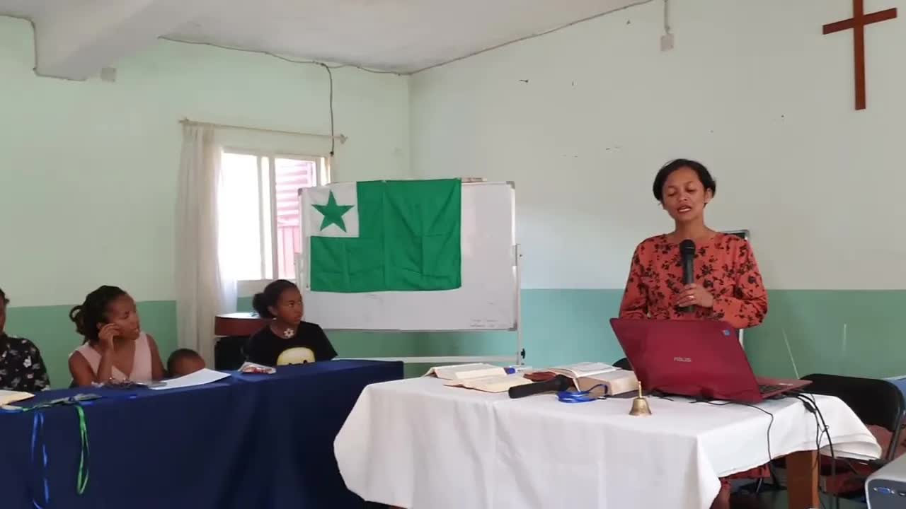 Parolo Via: Malagasa Kanto en Esperanto