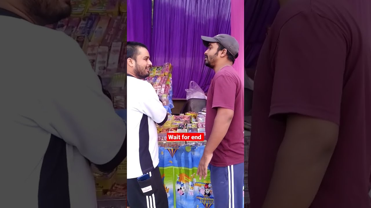 दिवाली पर पटाखे की बिक्री का मज़ाक