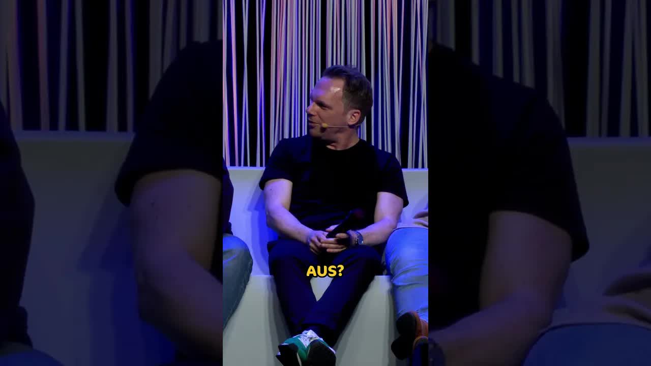 Er läuft nackt durchs Wohnzimmer