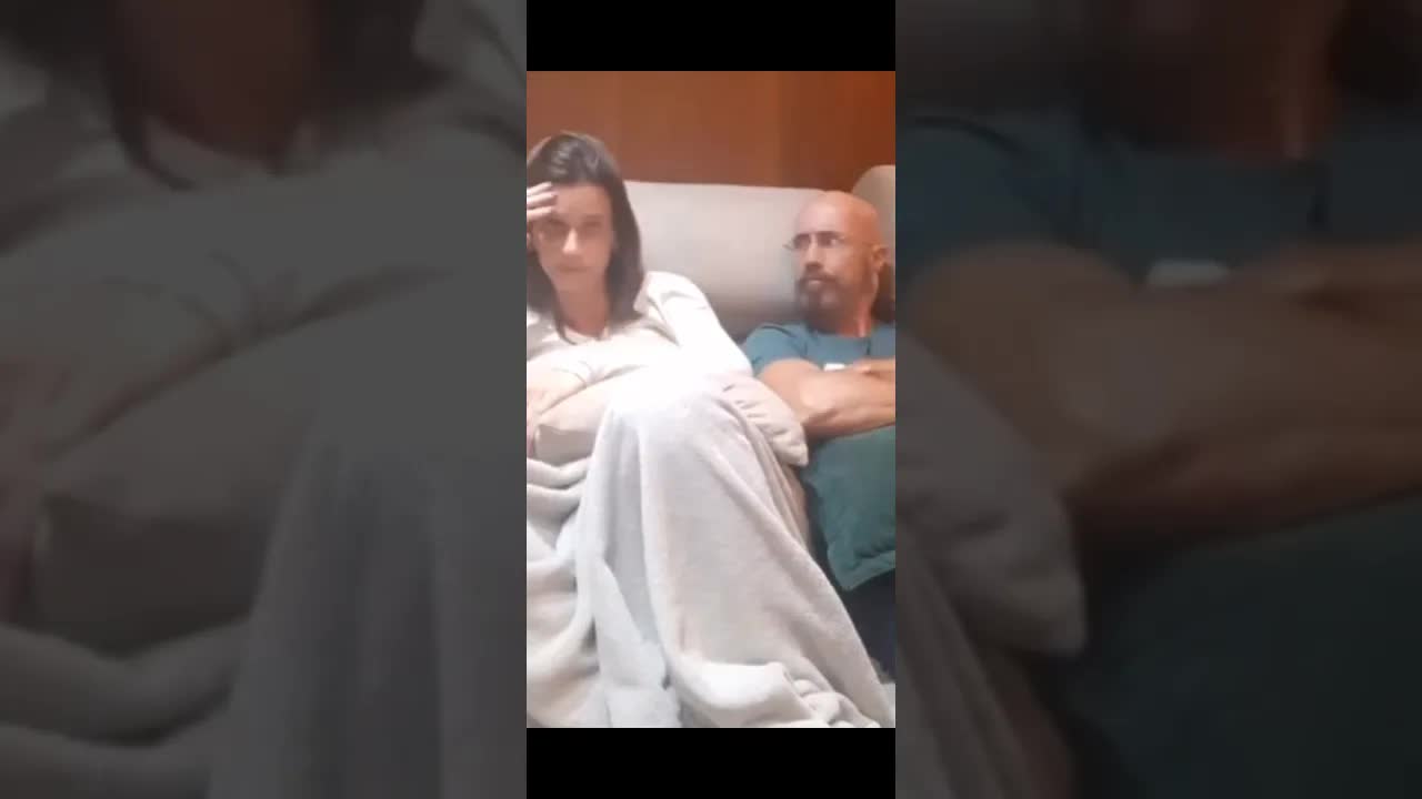 Diálogo polêmico sobre ajuda familiar e política