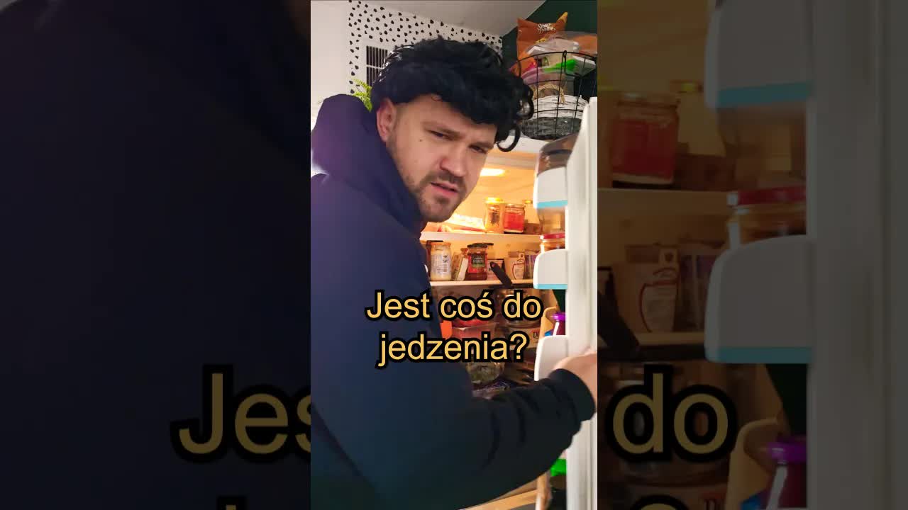 Głodny syn wraca do domu bez jedzenia