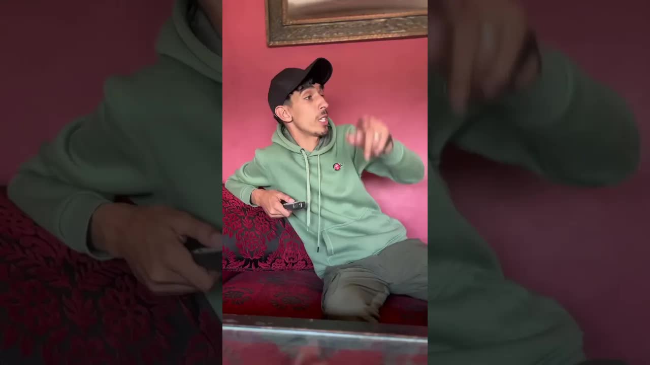 تينا الجرو كيطلع ويخاف من الكاميرا