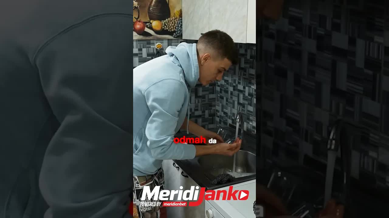 Janko pere sudove i pravi haos u kuhinji