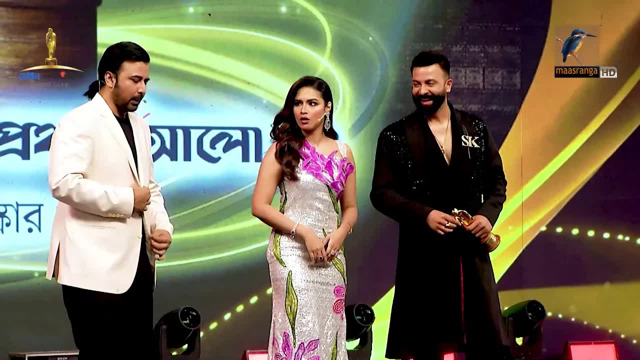 তাসনিয়া ফারিণের সাথে শাকিব খানের সুরমিলিত মুহূর্ত