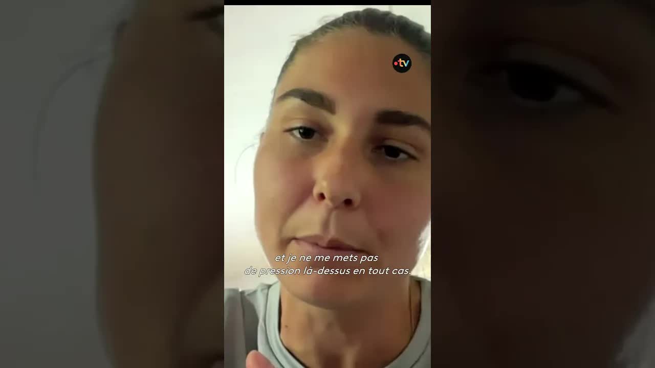 Flora Pili face à Katie Taylor à Dublin