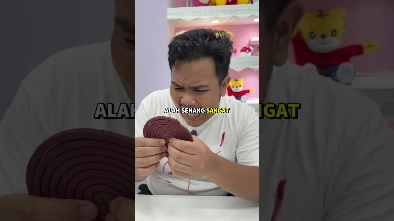 Ayah Mencuba Membuka Ubat Nyamuk