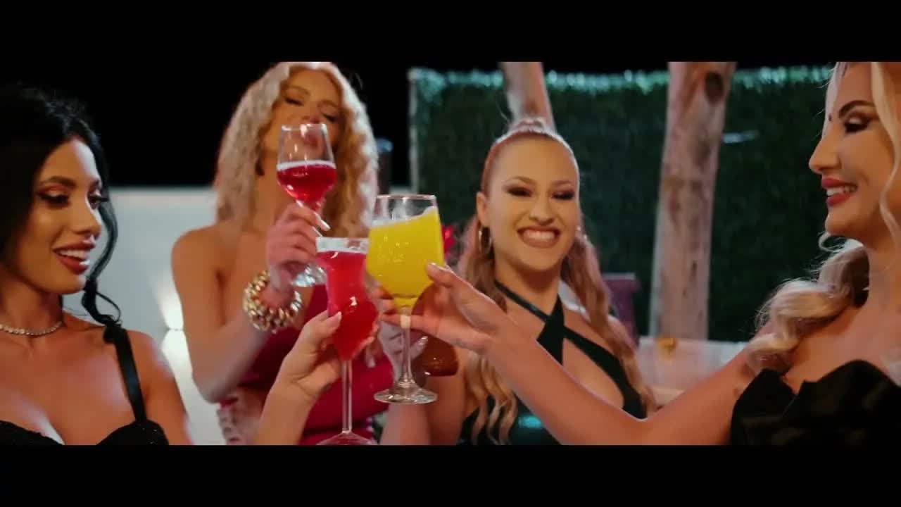 99 de prieteni și 99 de pahare