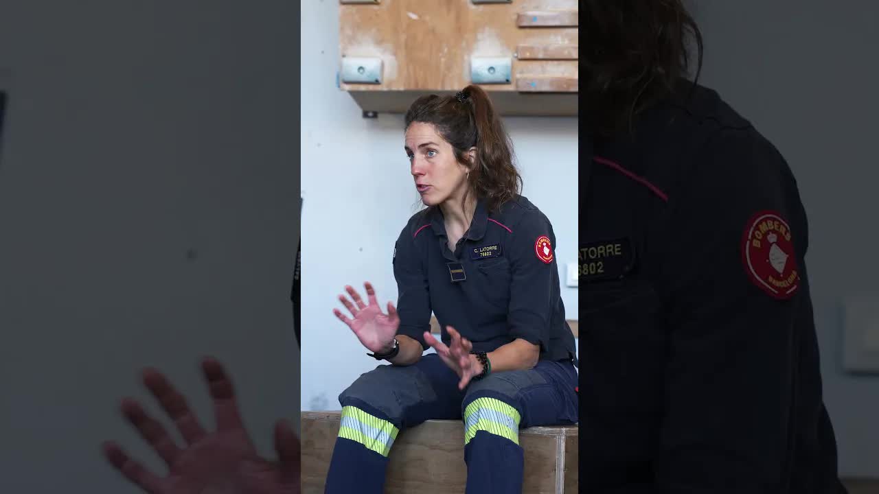 Una nena entrevista la primera cap de guàrdia