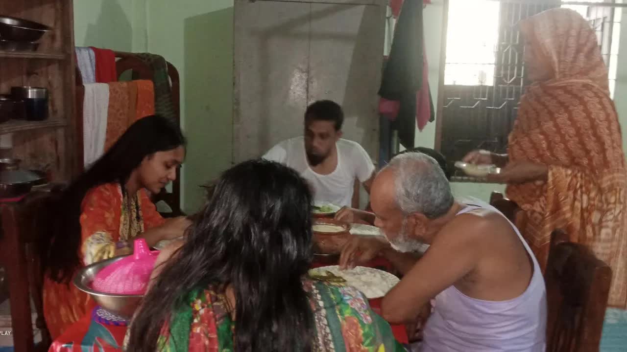 মেজ আপার বাসায় দুপুরের খাবার ও পরিবারের সমাবেশ