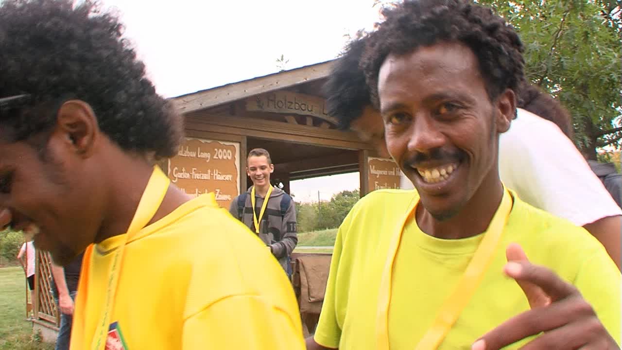 Flüchtlinge entdecken hessische Kultur im Freilichtmuseum