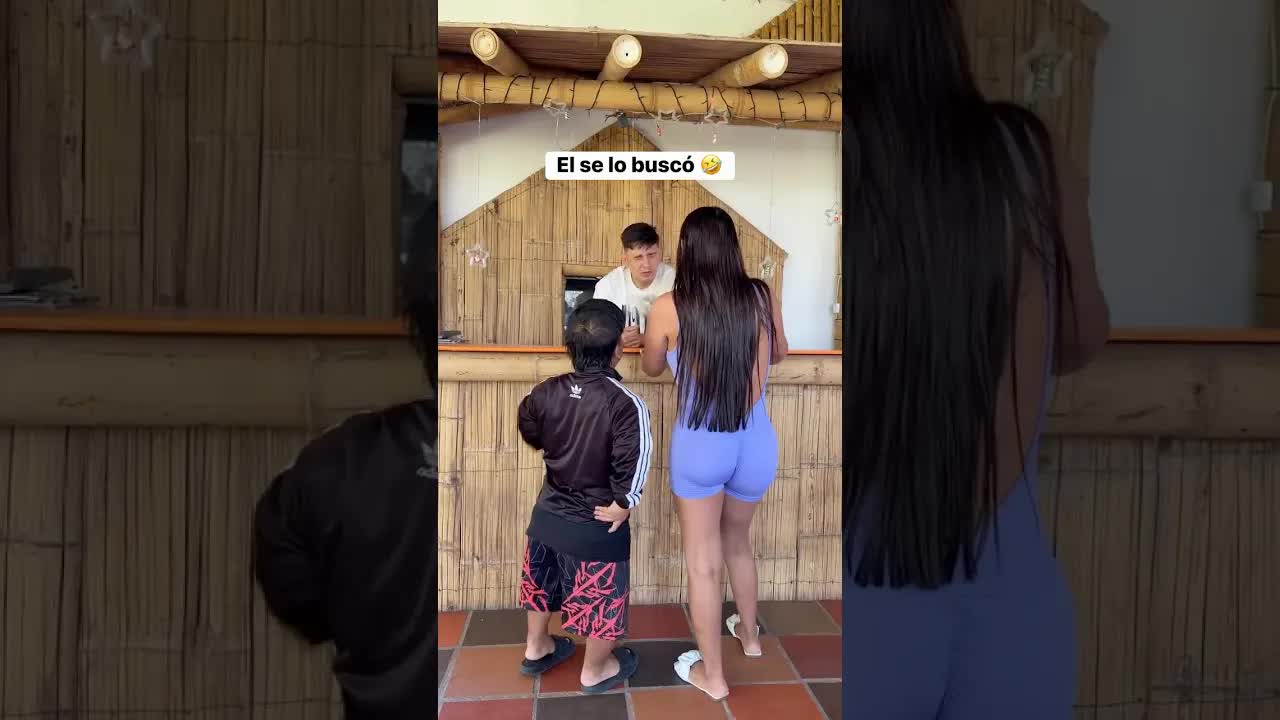 Vecina compra comida rápida al vecino