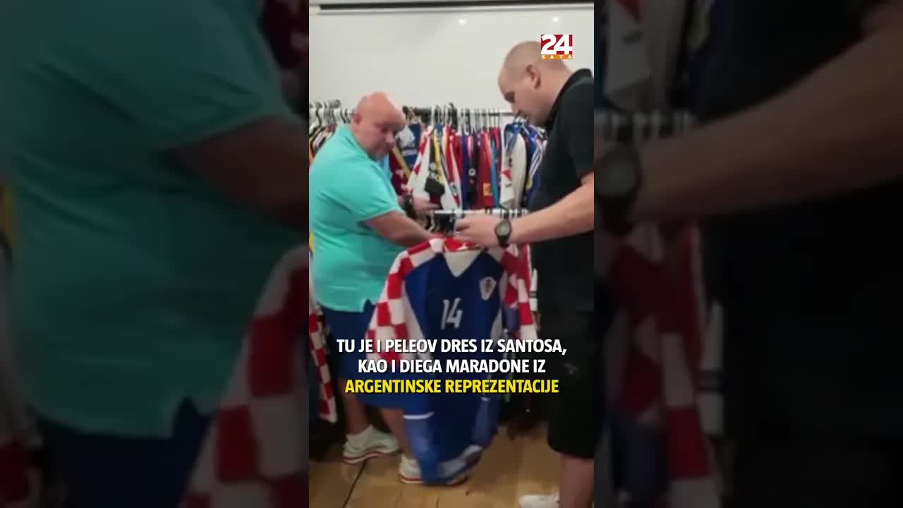 Kolekcija hrvatskih nogometnih dresova kroz povijest