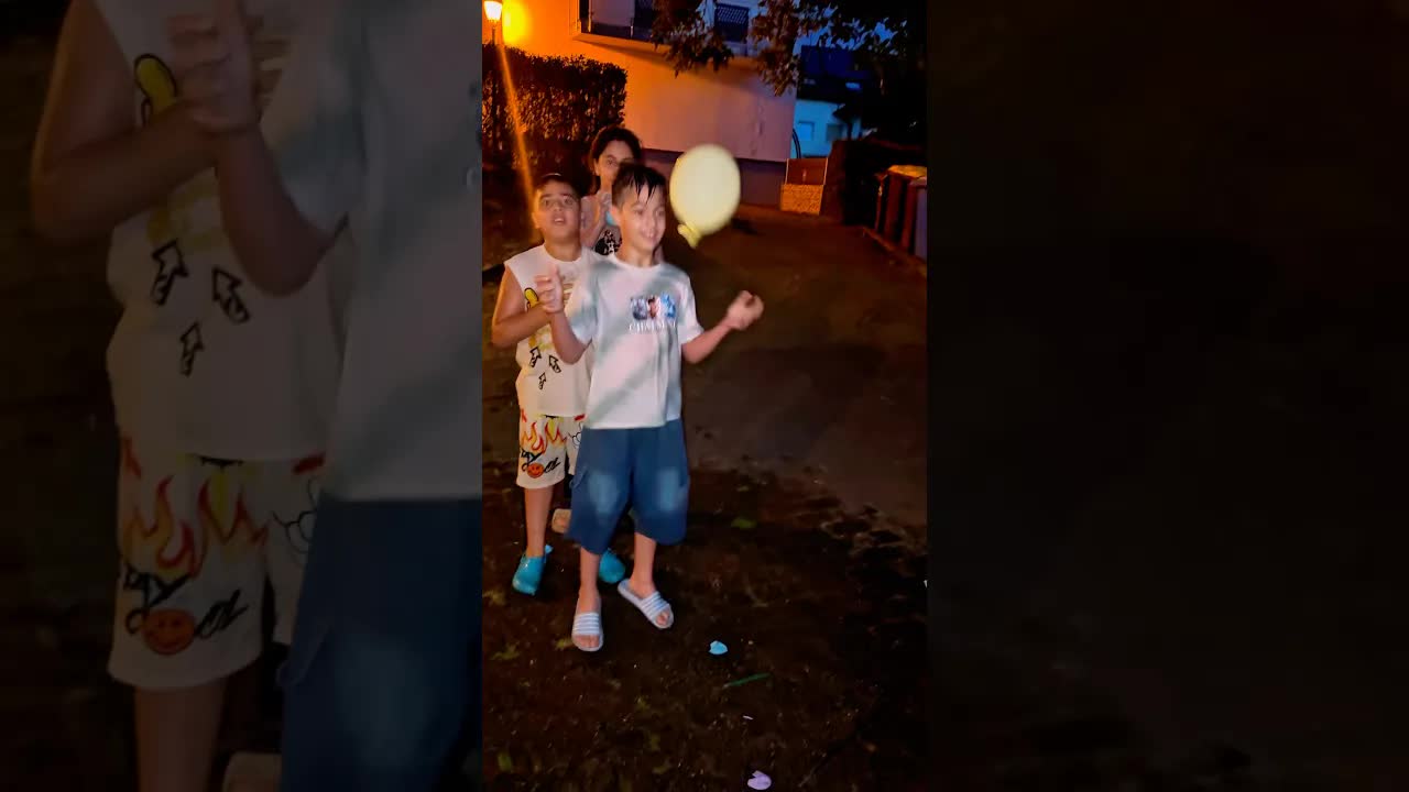 تحدي طق البالون بين الأطفال