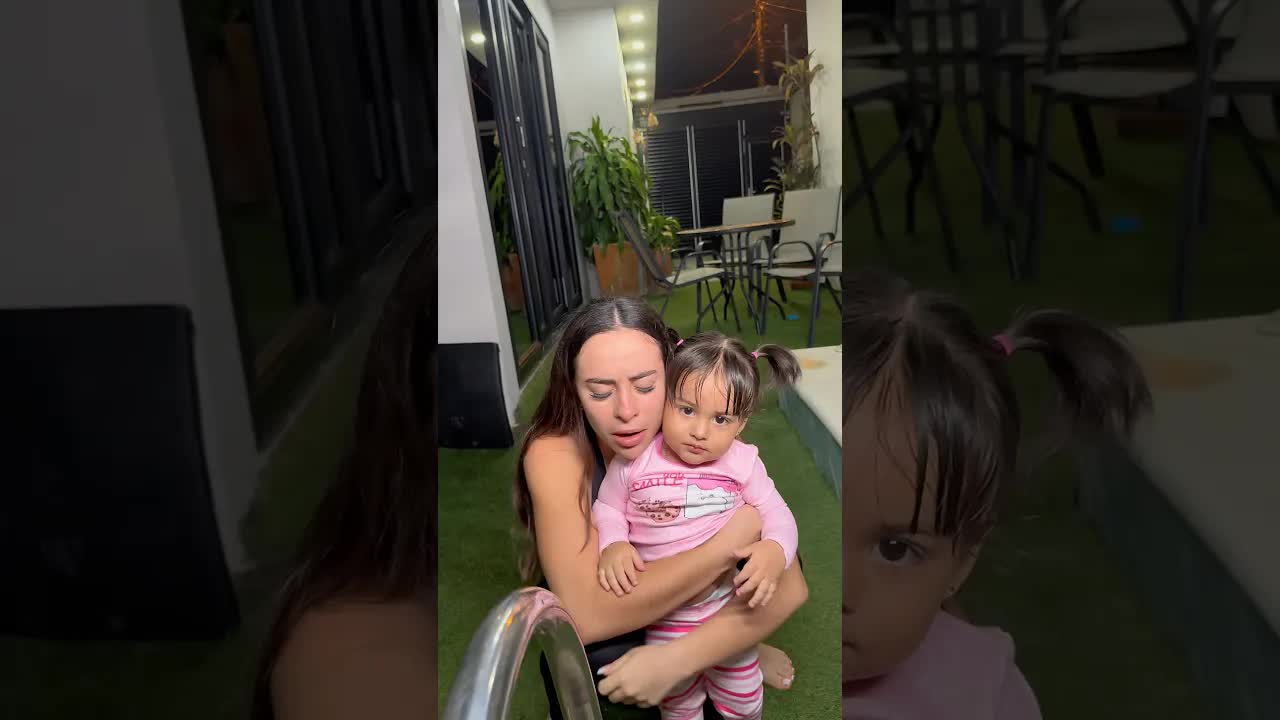 Lara casi cae a la piscina en un sueño
