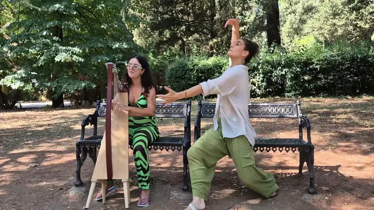 Dancu vi tra la tuta mondo - Kanto pri paco kaj amikeco