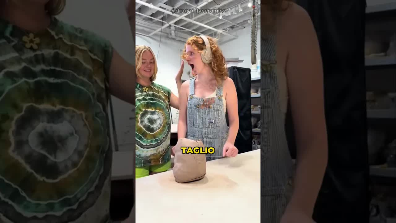 Una ragazza bara ma l'altra vince lo stesso