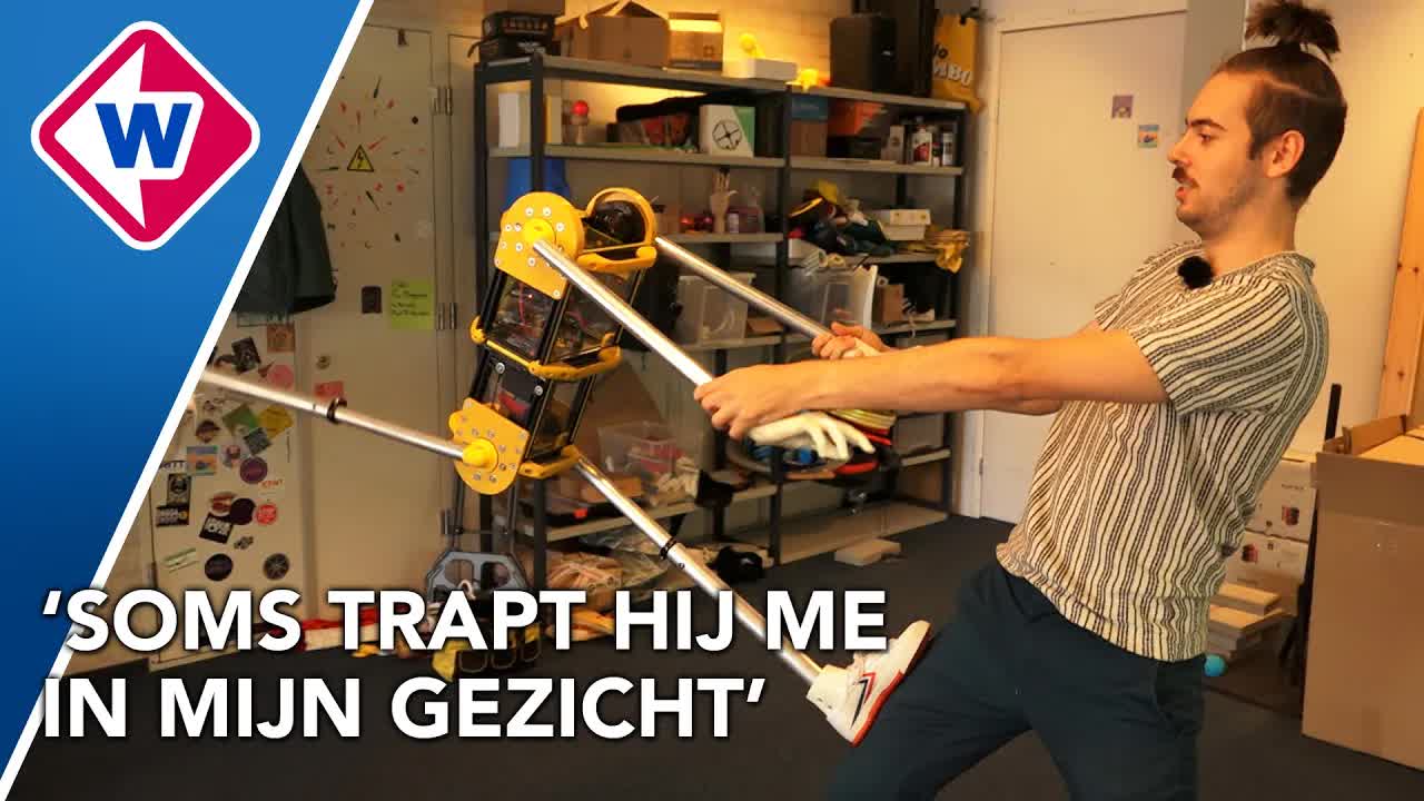 Circusartiest Daniel Simu en zijn robot Robin