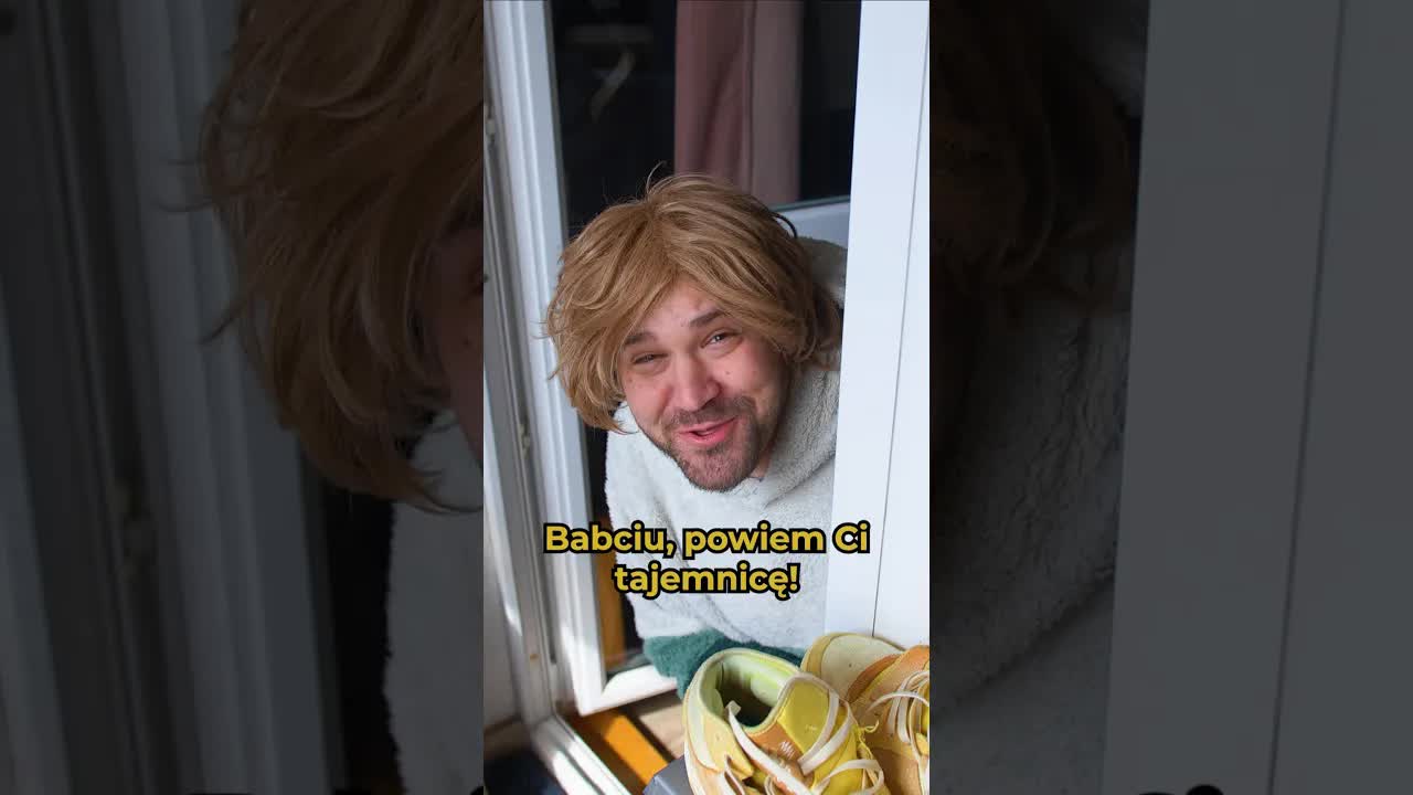 Mały Maciuś mówi tajemnicę rodzinie
