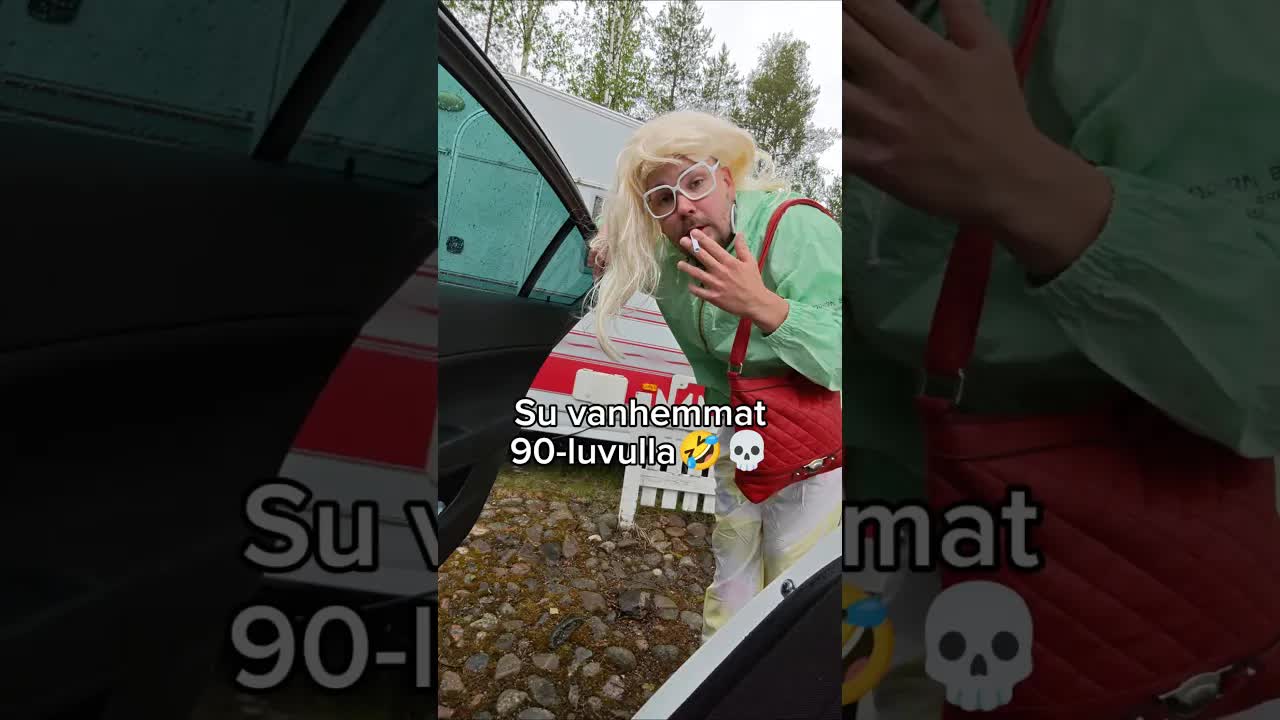 Huumorivideo: Äiti ja lapset autossa