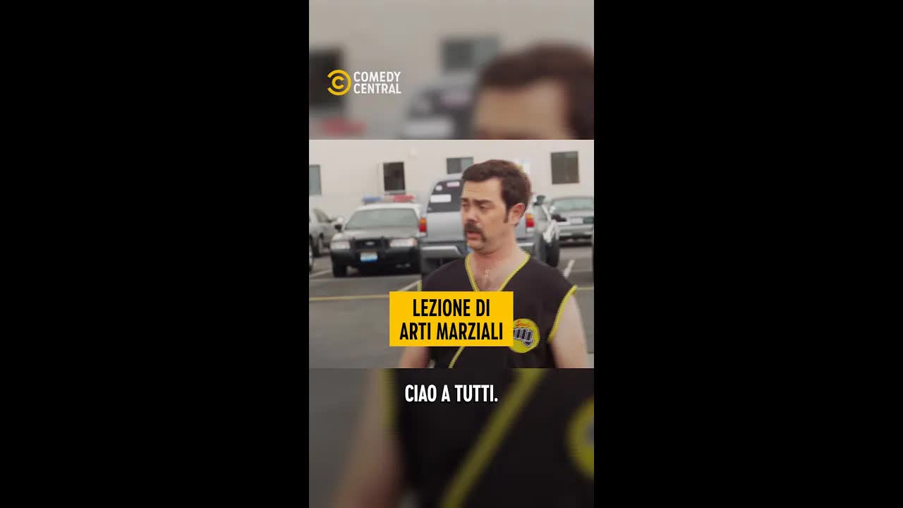 Lezione di arti marziali con un colpo proibito