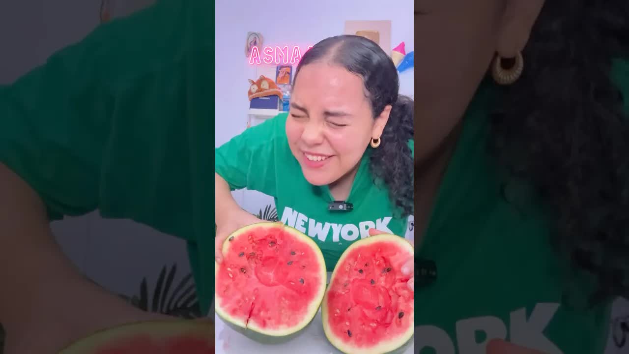 لقيت بطيخة نسيانة في الثلاجة وقررت أفتحها