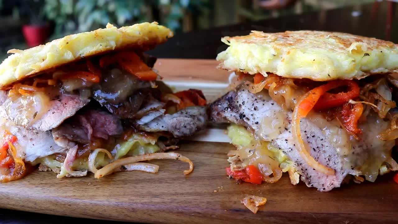 Secreto auf Kartoffel-Käse-Pancake mit Grillgemüse