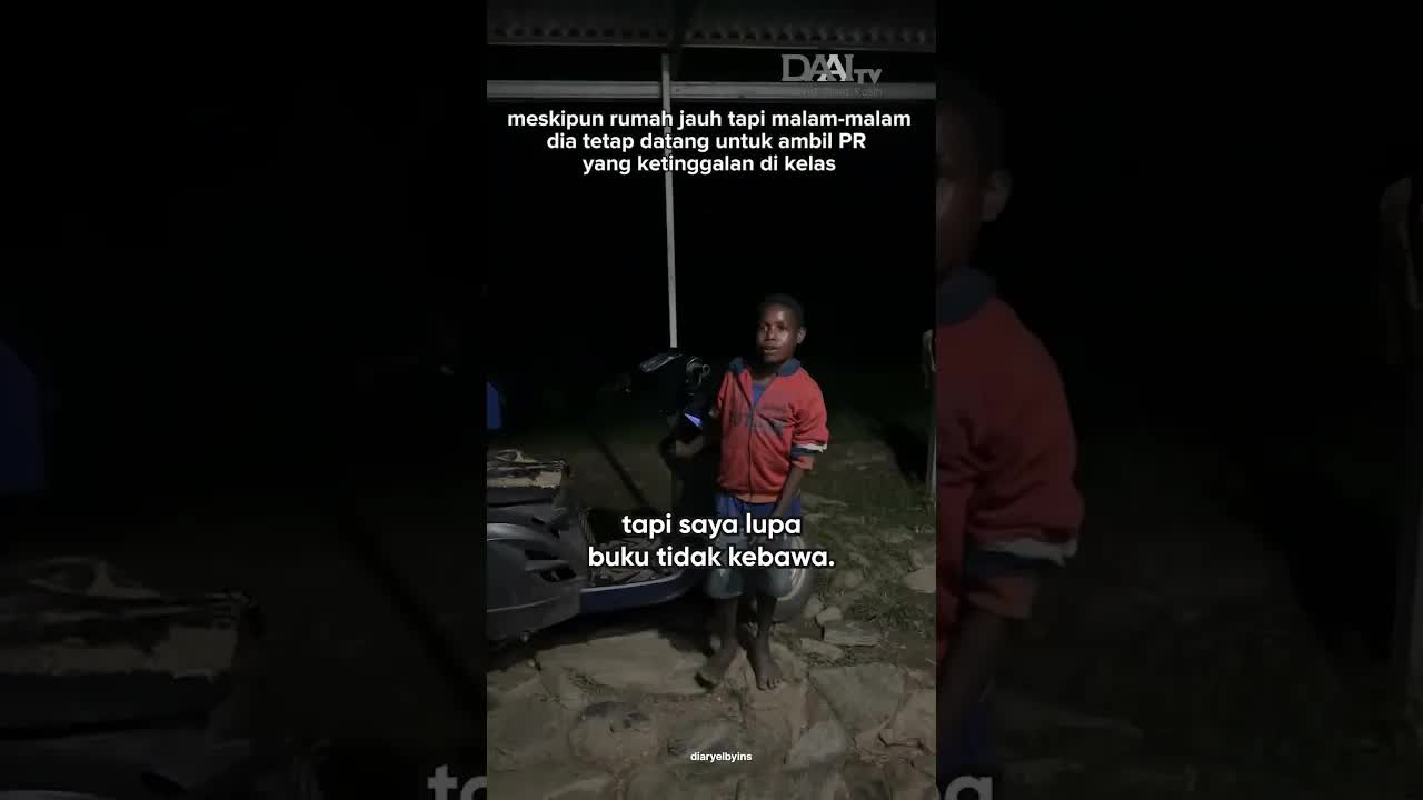 Anak Papua Sekolah Tengah Malam Demi Buku