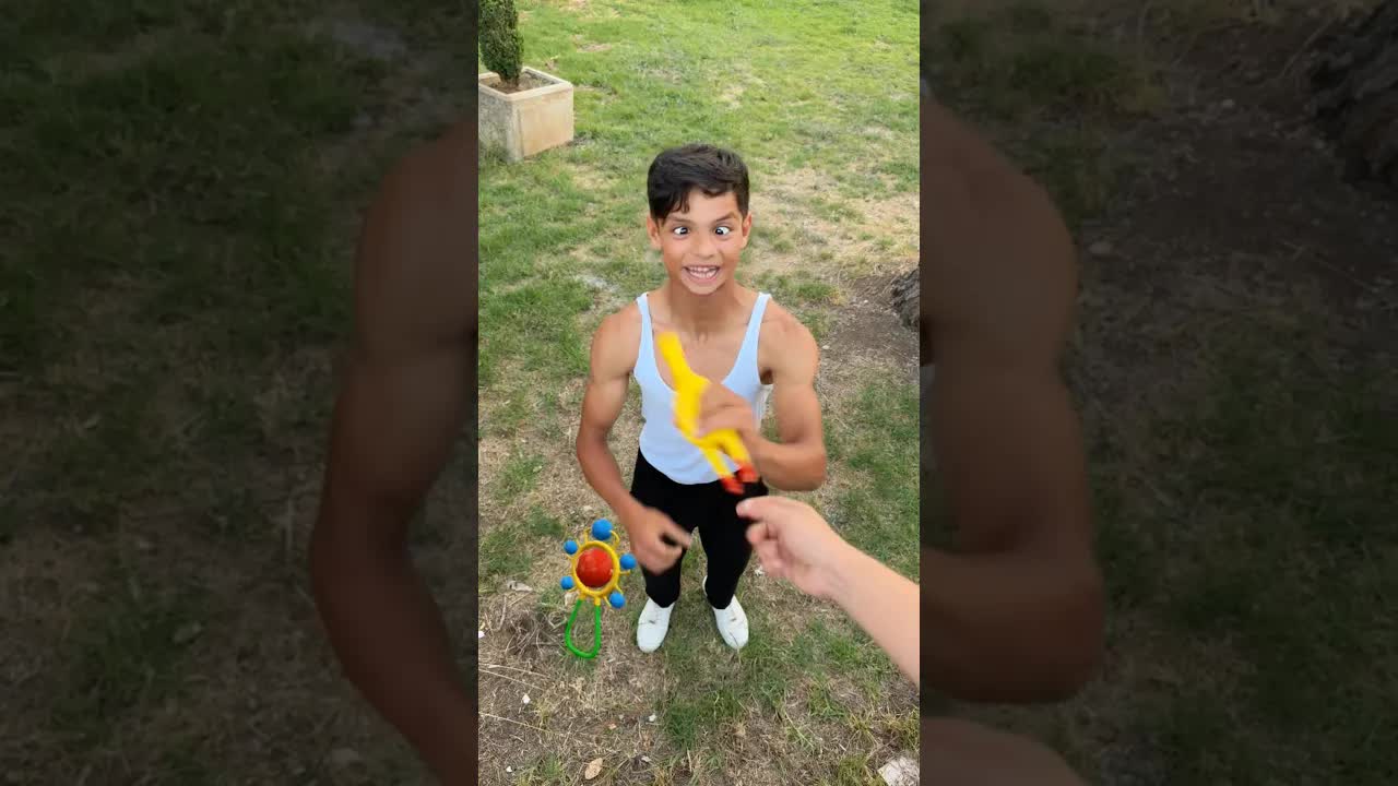 ابني وطلباته اليومية المضحكة