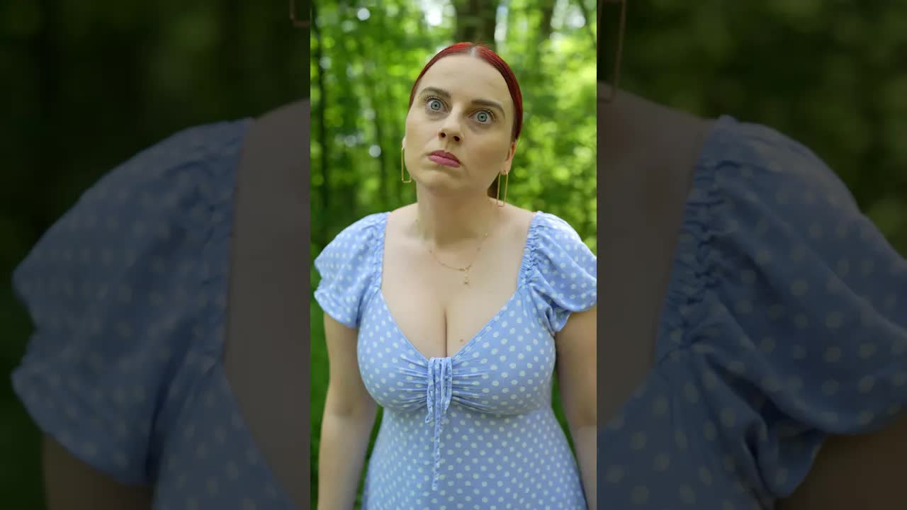 O femeare scapă de bărbatul ei în pădure