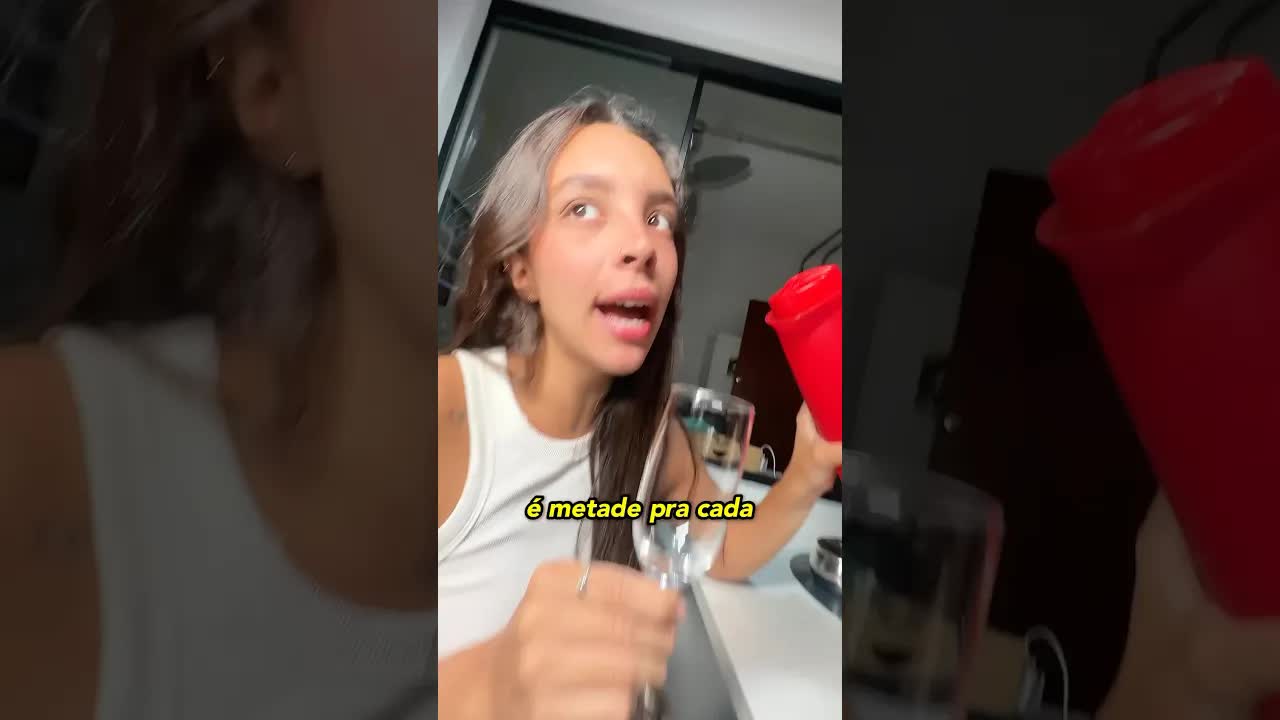 Brincadeiras e brigas entre irmãs em casa