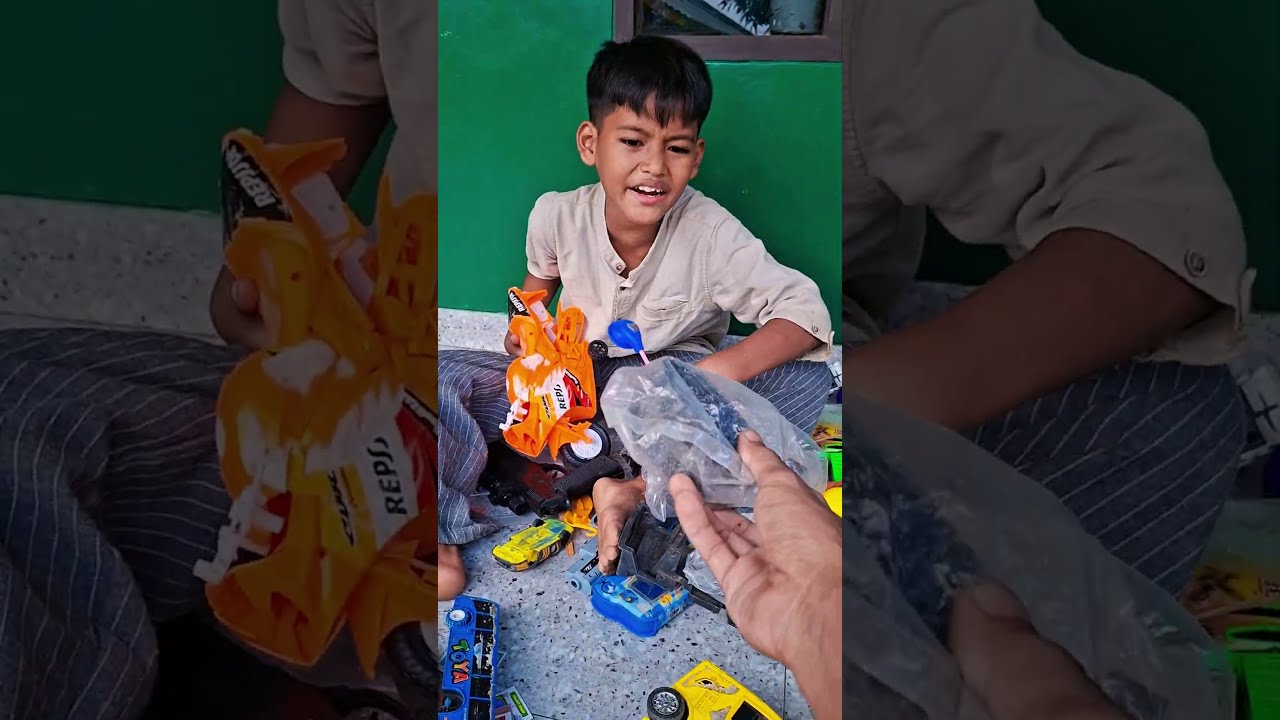 Eja Cari Ban Motor yang Hilang