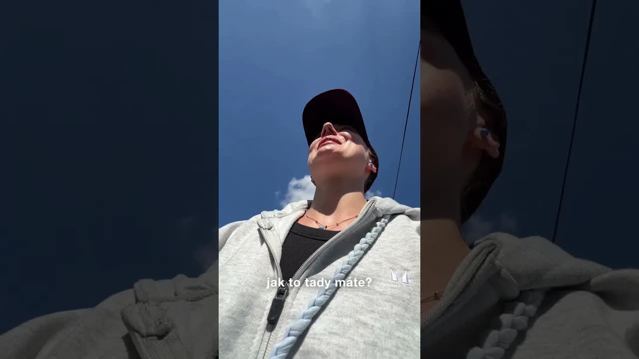 Roztomilá interakce při nákupu hrušek